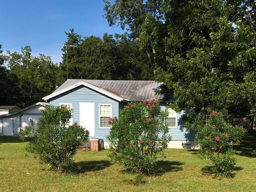 Beautifully remodeled spacious 2/2!! This is a MUST SEE!! More pictures to follow after tenant moves out! Quiet neighborhood with park right across the street! Perfect starter home or even for downsizing!! Near Apalachee Correctional Institute, Florida State Hospital, Tallahassee FL, Dothan AL and Panama City! It is just down the road from Seminole park. Lake Seminole is a 37,500 acre lake! More accurate measurements to follow... all are estimated.