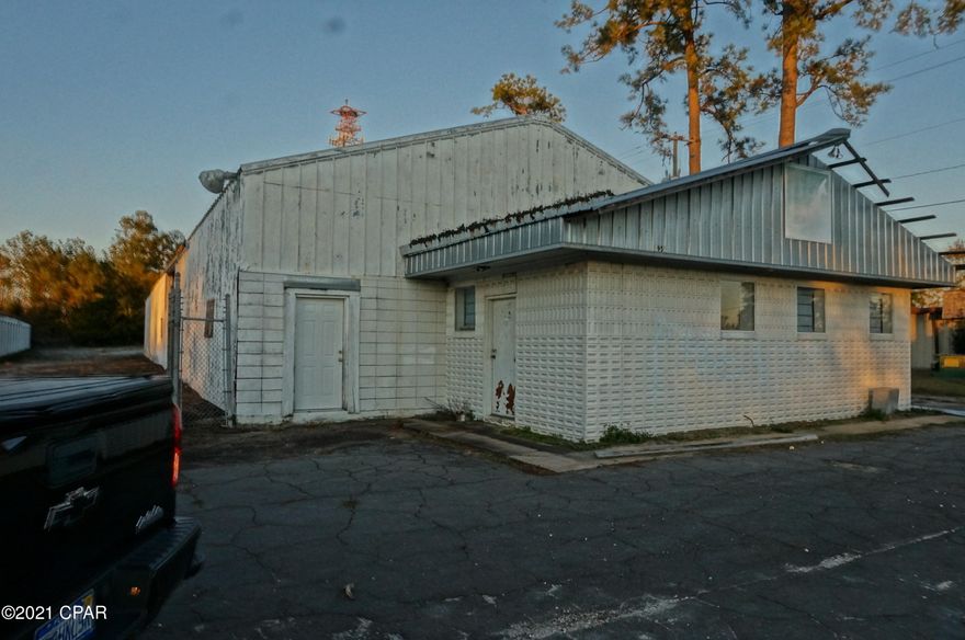 Great warehouse in a good location

Property for sale is with in the fence boundries.

It will have to be surveyed out.