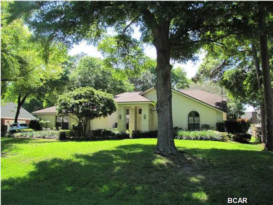 Exceptionally well maintained Kings Point home with a beautiful in ground pool and expansive enclosure area. Amazing mature landscaping. This spacious home has everything you could need to entertain large family and friends gatherings. Ample living space that features a large formal living and dining area. A huge family room that is open to the kitchen and breakfast area. The family room has a fireplace and built in shelving. There are 3 sets of triple sliding glass doors that will open all the living space to the pool enclosure. What a fantastic flow of space. Split bedroom plan. The 4th bedroom has its own on suite bathroom. Master bedroom is on the far side of the house, has an incredible sized bathroom, double vanity, Jacuzzi tub and a huge walk in closet. Access again to the pool area from the master via a set of triple sliding glass doors. This lovely house sits on a 1/2 acre of land. The side entry double car garage is private. Take a tour through the pictures and call your Realtor today for a private showing.