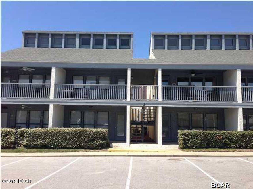 fully furnished two bath condominium located on the third floor overlooking the pool, clubhouse and tennis court areas. Southwind is located across the street from the Beach, with easy beach access.