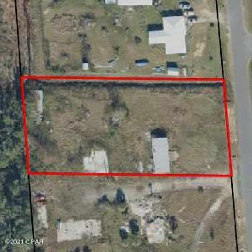 PERFECT LOCATION TO BUILD YOUR DREAM HOME.  This one acre lot off Hwy 231 includes septic tank, well and pump.  This location is miles away from the bright lights and is isolated from all the loud noises of the city.  The property is vacant and no longer has any buildings on it.  Conveniently located to restaurants, grocery and convenience stores.  All measurements are subject to verification.