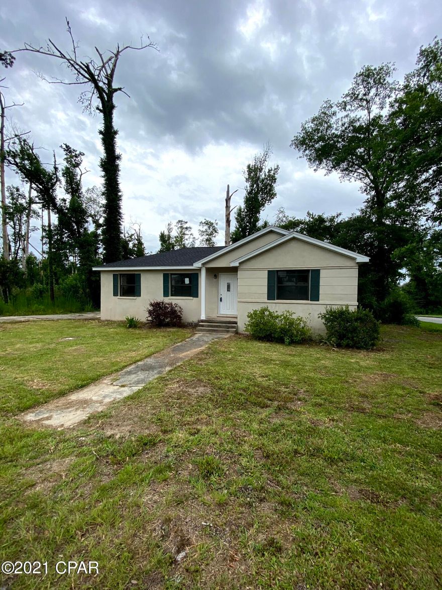 CURRENTLY UNDER CONTRACT, SELLER ACCEPTING BACKUP OFFERS This Florida Cottage features  2 bedrooms 1 bathroom located  in downtown Marianna convenient to the college, hospital, and shopping. This would be the perfect starter home for a young family or for someone looking to down size or a great rental. Features include a spacious living room with built in book shelves, open dining area, outside storage building.   Updates include roof replacement, inside paint, new vinyl flooring.