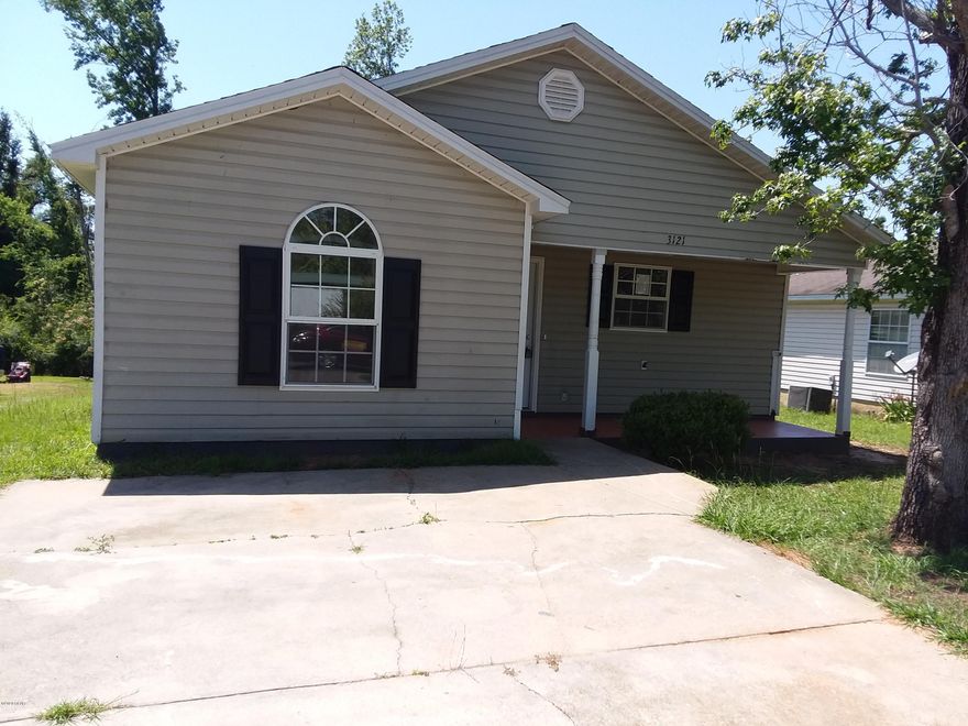 Cute 3/2 Home! Remodeled and move in ready. New Roof, New AC/Heat, New Cabinets and Appliances in Kitchen, New deck on back. Nice ceramic tile in Living and Dining Room. Close to the Hospital, Doctors' Offices, and Chipola College. Should go USDA.