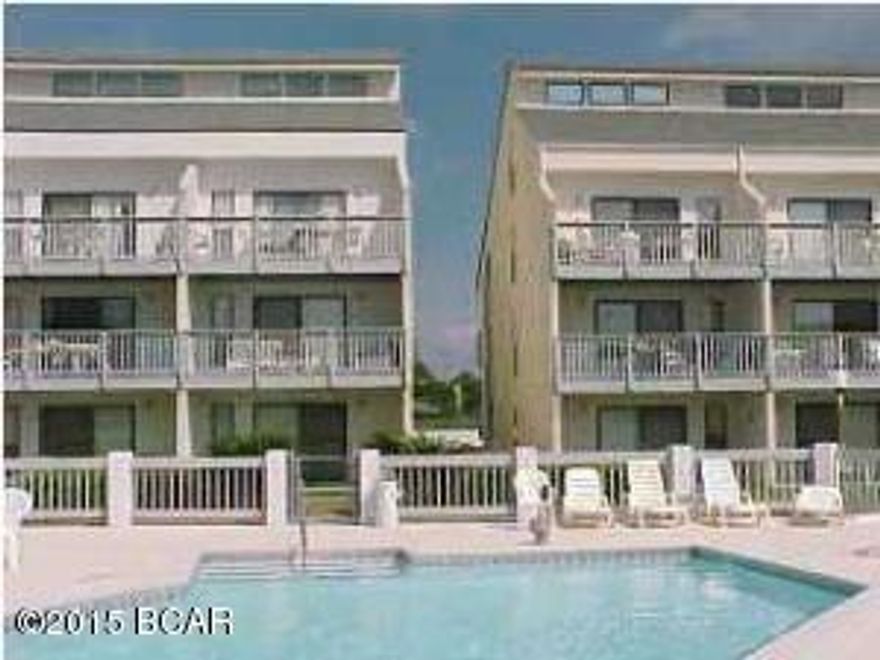 Great condo located just across the street from the beach.  This is a furnished one bedroom one bath condo over looking the pool.  Just a sort walk to the beach, galley style kitchen and covered patio.