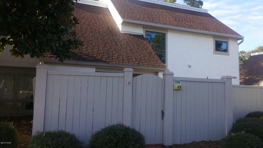 Golf Villa condo. Property has a vaulted ceiling in living room area, fireplace, lots of storage space, privacy gate at the entrance, and a screened in patio that overlooks the golf course; washer and dryer are provided.



All measurements are approximate.