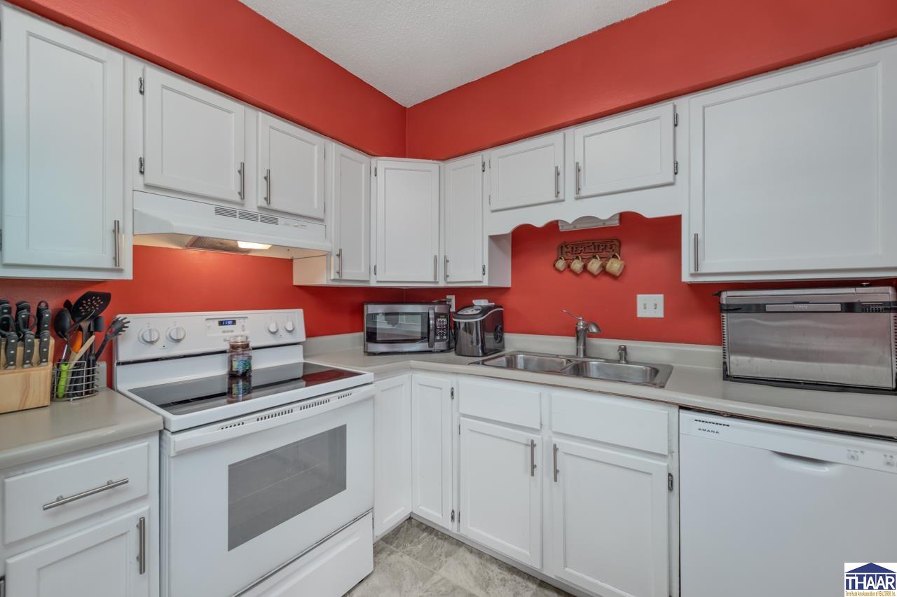 Terre Haute, Indiana 47802, United States, 3 Bedrooms Bedrooms, ,1 BathroomBathrooms,Residential,Pending,201339