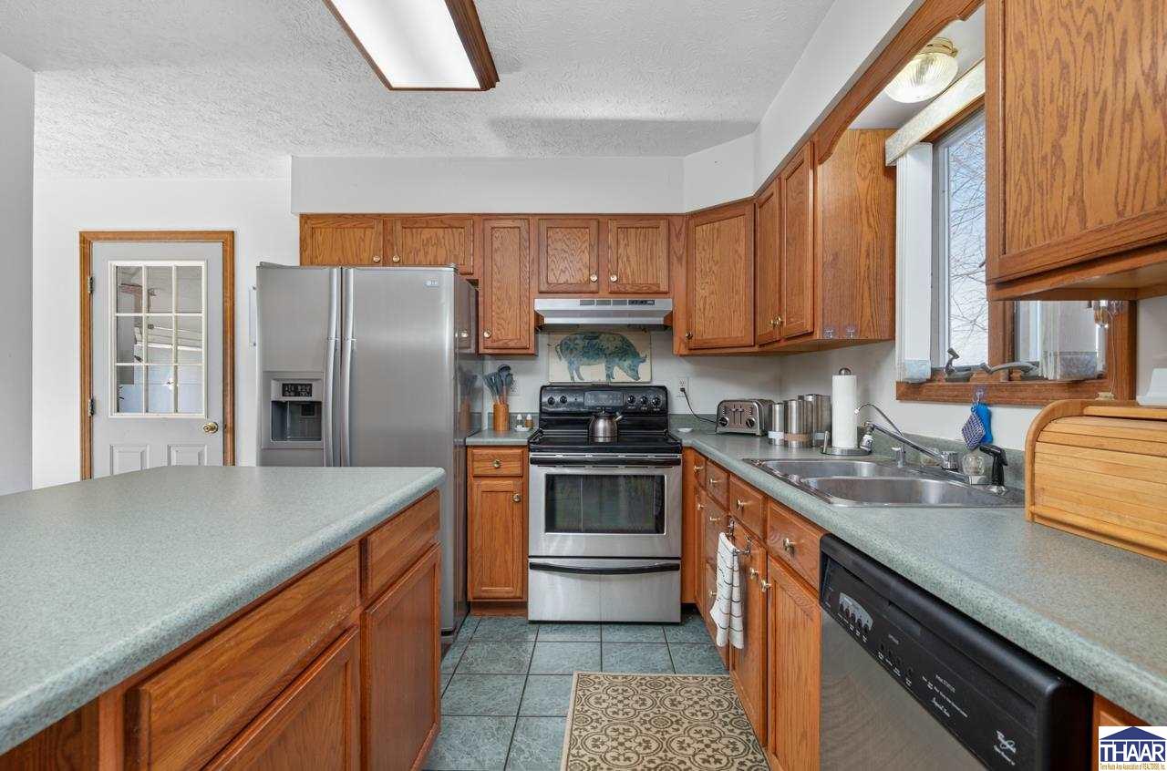 Terre Haute, Indiana 47805, United States, 3 Bedrooms Bedrooms, ,2 BathroomsBathrooms,Residential,Pending,250322