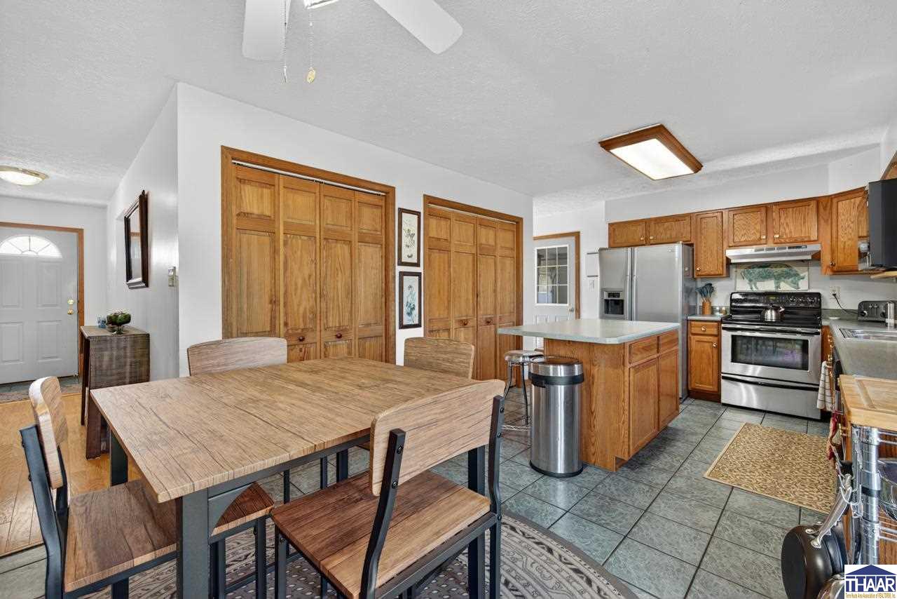 Terre Haute, Indiana 47805, United States, 3 Bedrooms Bedrooms, ,2 BathroomsBathrooms,Residential,Pending,250322