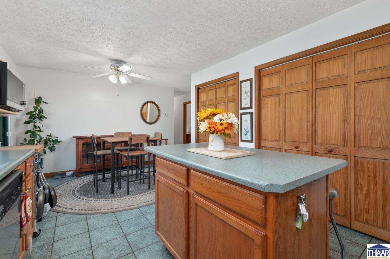 Terre Haute, Indiana 47805, United States, 3 Bedrooms Bedrooms, ,2 BathroomsBathrooms,Residential,Pending,250322