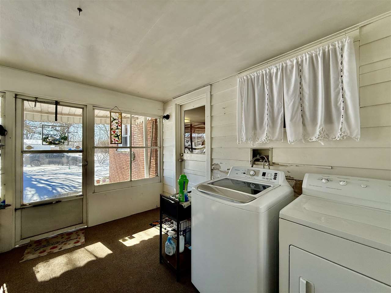 Sullivan, Indiana 47882, United States, 2 Bedrooms Bedrooms, ,1 BathroomBathrooms,Residential,Pending,77477