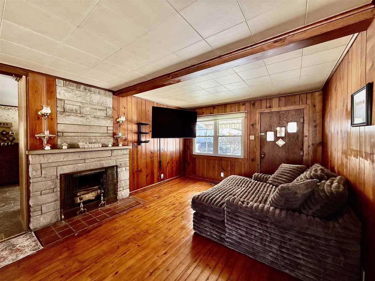 Sullivan, Indiana 47882, United States, 2 Bedrooms Bedrooms, ,1 BathroomBathrooms,Residential,Pending,77477