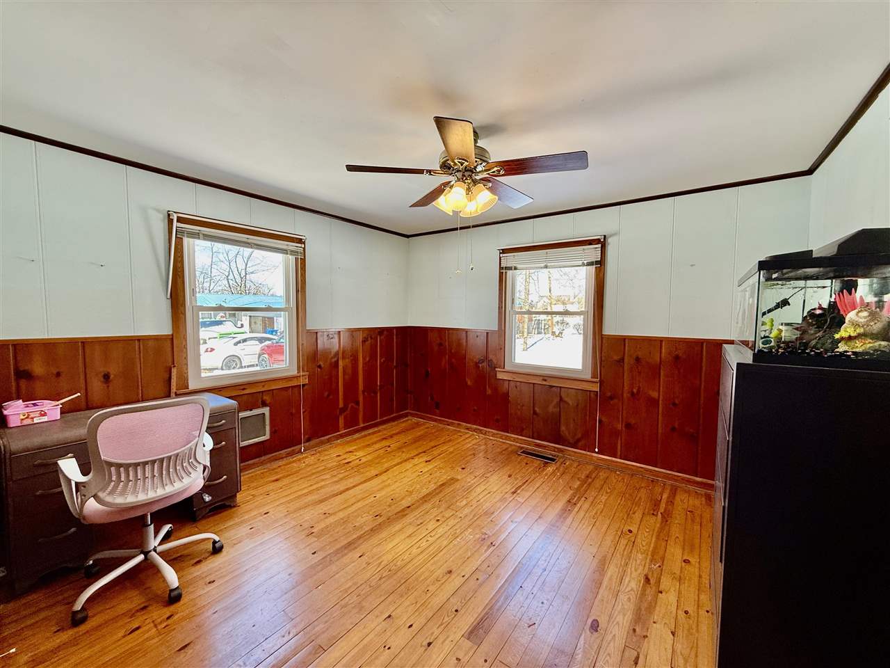 Sullivan, Indiana 47882, United States, 2 Bedrooms Bedrooms, ,1 BathroomBathrooms,Residential,Pending,77477