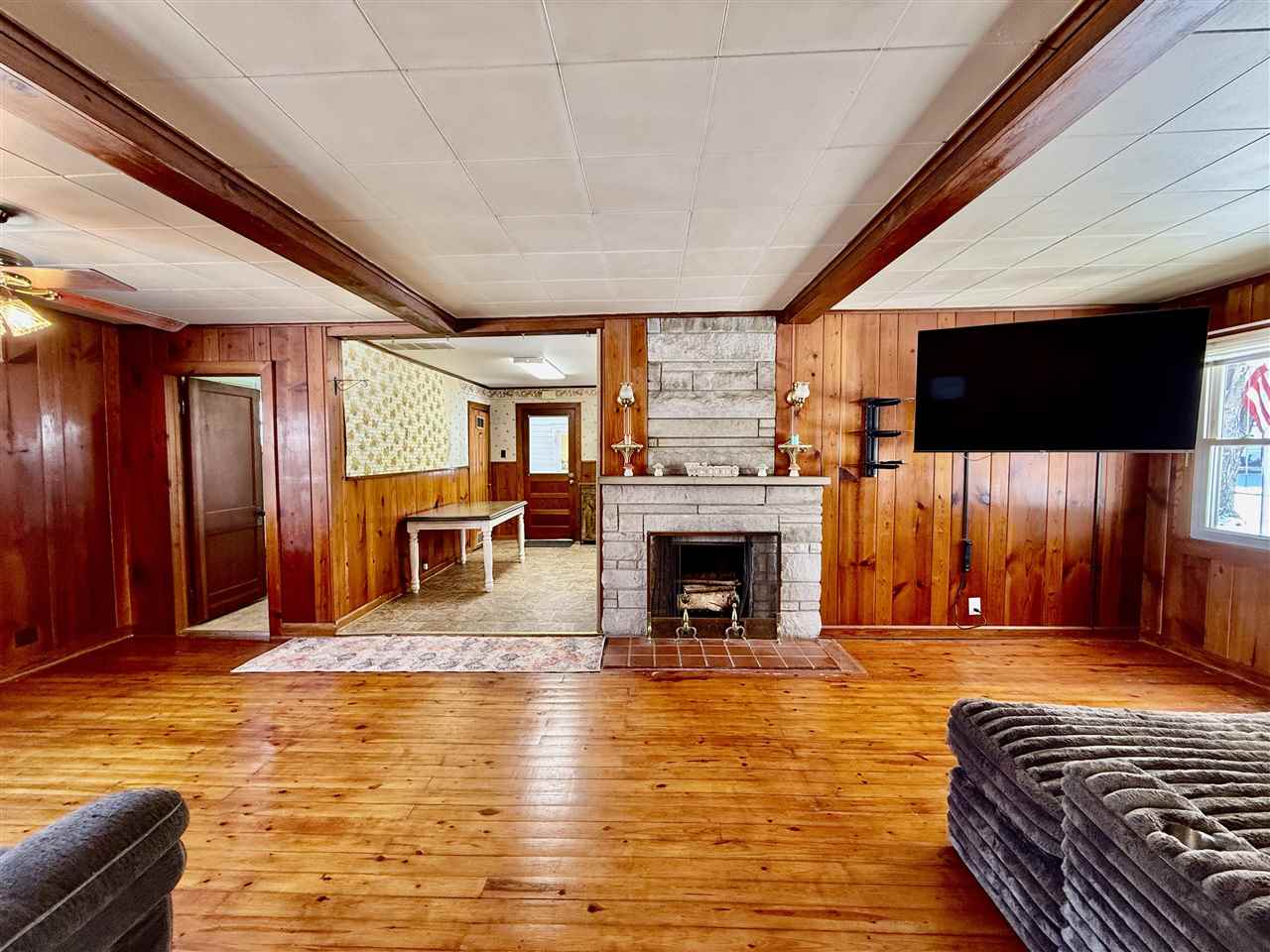 Sullivan, Indiana 47882, United States, 2 Bedrooms Bedrooms, ,1 BathroomBathrooms,Residential,Pending,77477