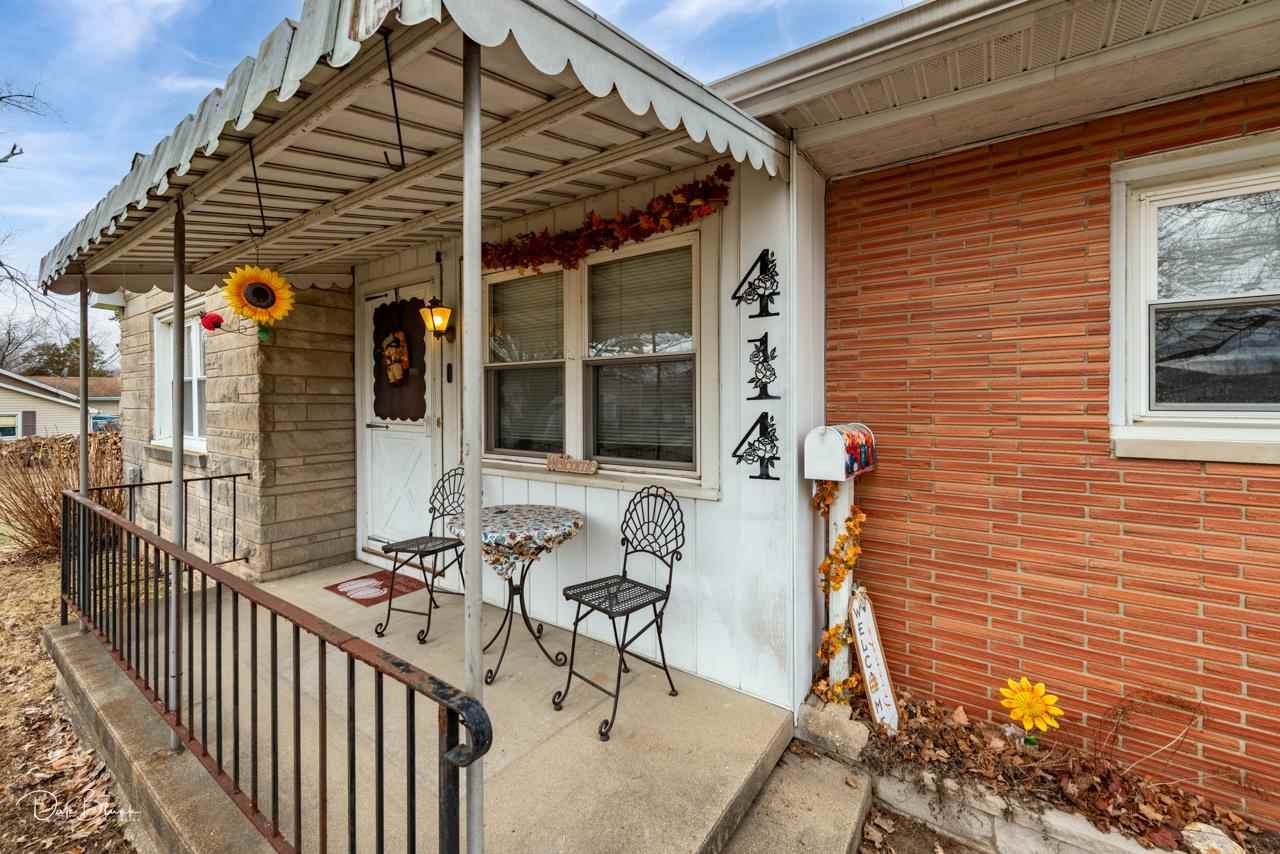 Sullivan, Indiana 47882, United States, 2 Bedrooms Bedrooms, ,1 BathroomBathrooms,Residential,Pending,77477