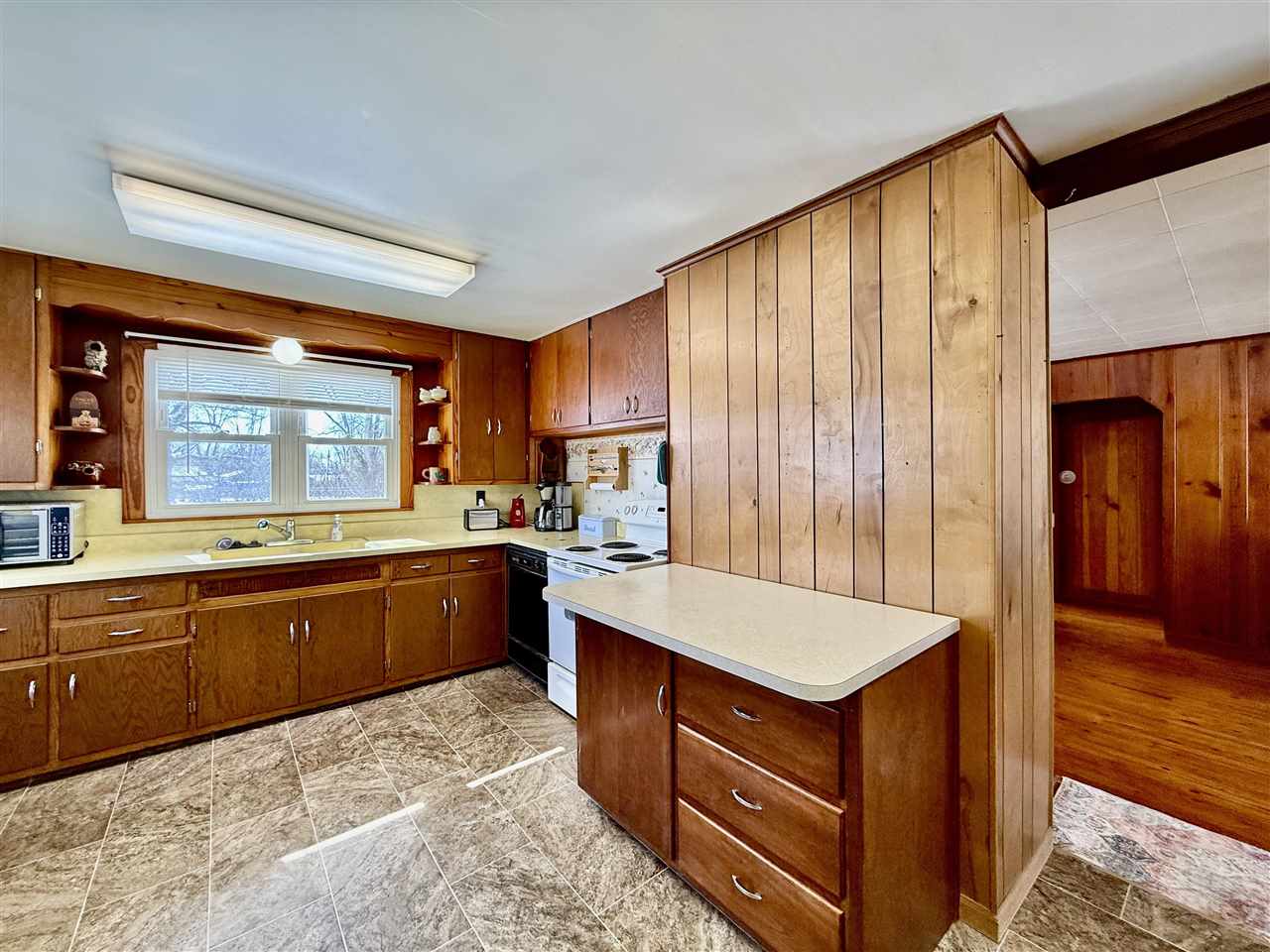 Sullivan, Indiana 47882, United States, 2 Bedrooms Bedrooms, ,1 BathroomBathrooms,Residential,Pending,77477