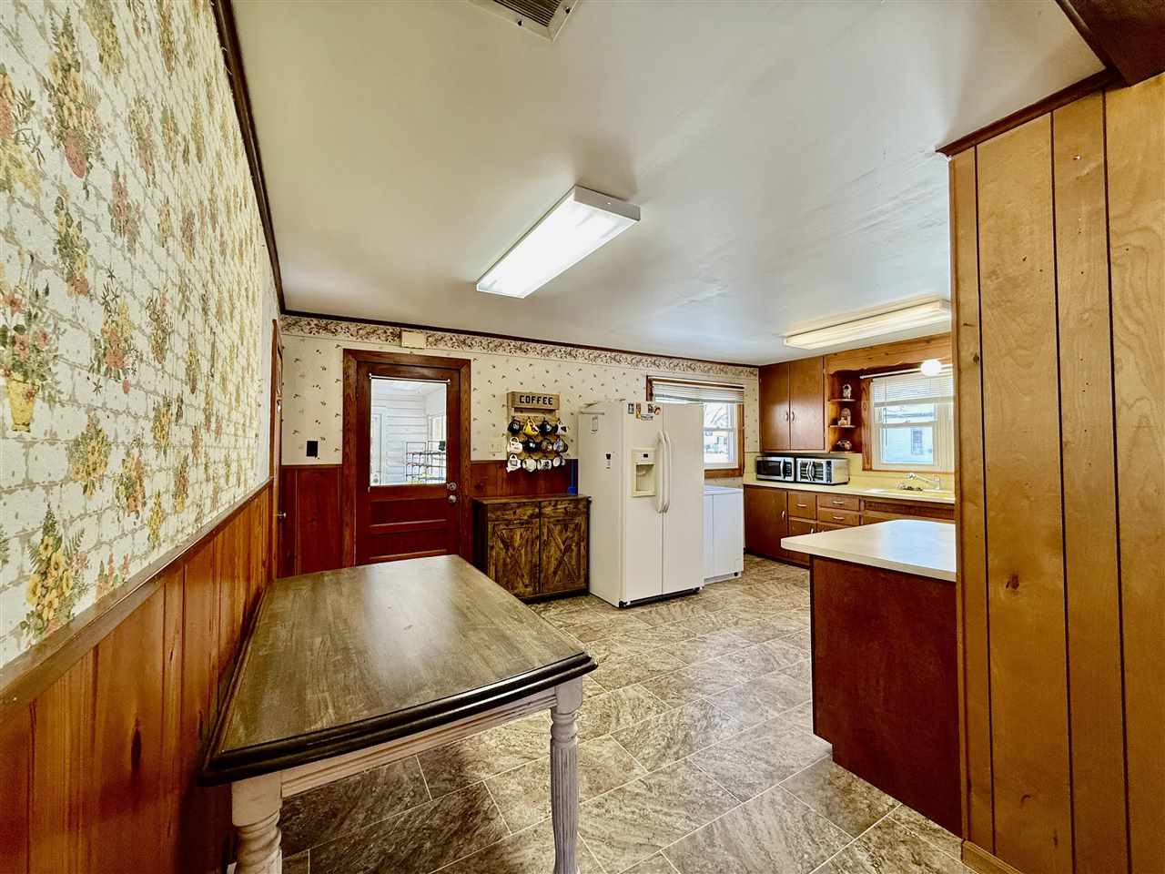 Sullivan, Indiana 47882, United States, 2 Bedrooms Bedrooms, ,1 BathroomBathrooms,Residential,Pending,77477