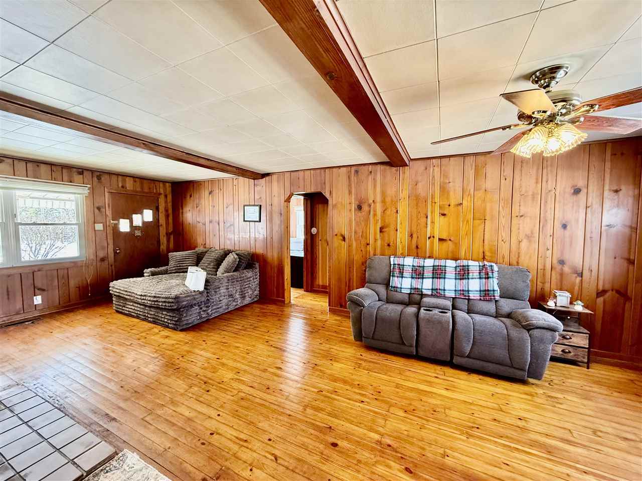 Sullivan, Indiana 47882, United States, 2 Bedrooms Bedrooms, ,1 BathroomBathrooms,Residential,Pending,77477