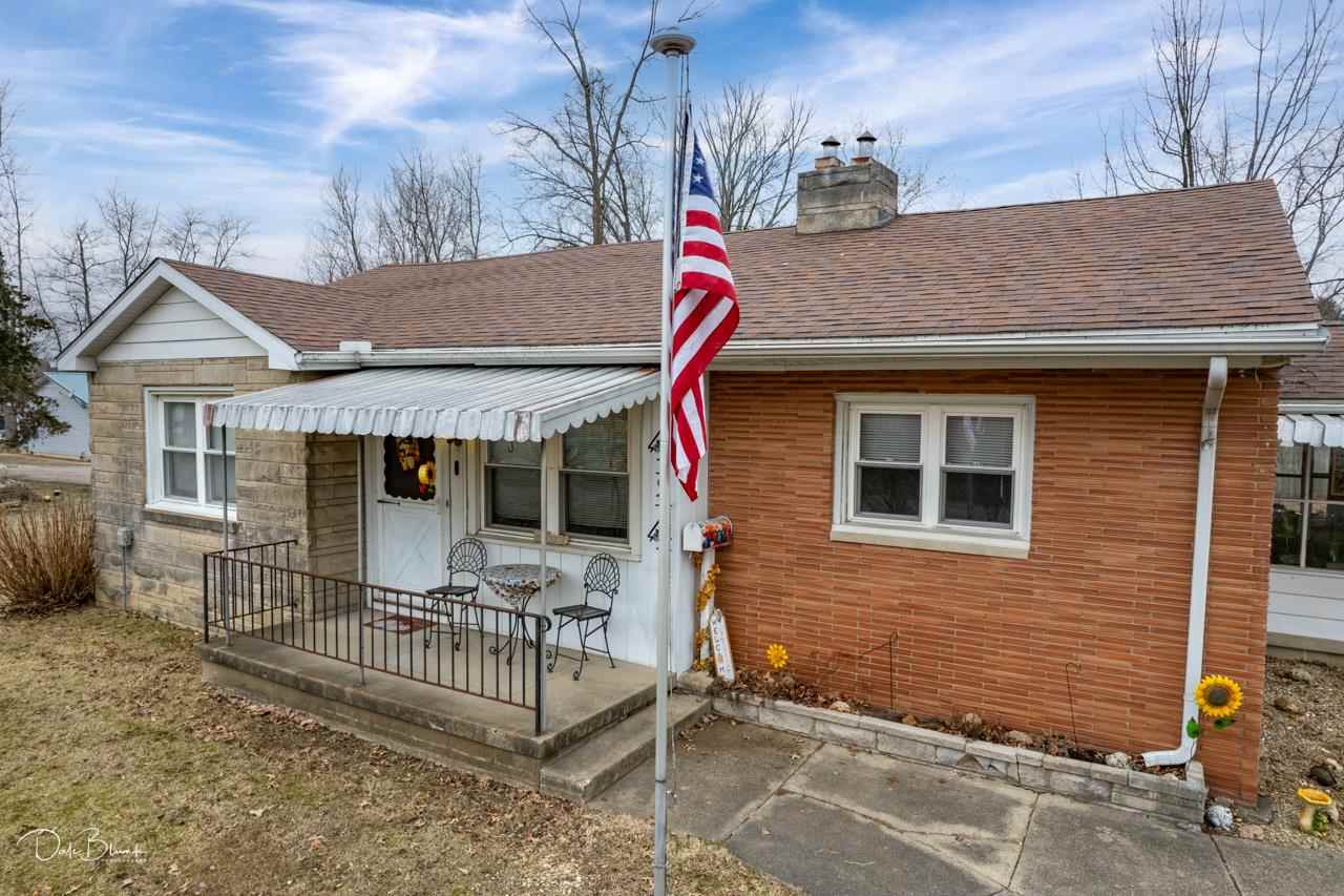 Sullivan, Indiana 47882, United States, 2 Bedrooms Bedrooms, ,1 BathroomBathrooms,Residential,Pending,77477