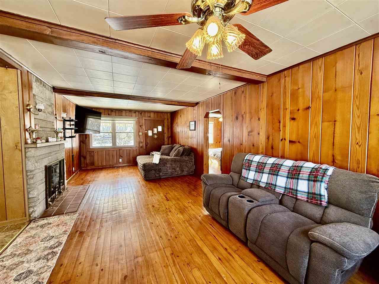 Sullivan, Indiana 47882, United States, 2 Bedrooms Bedrooms, ,1 BathroomBathrooms,Residential,Pending,77477