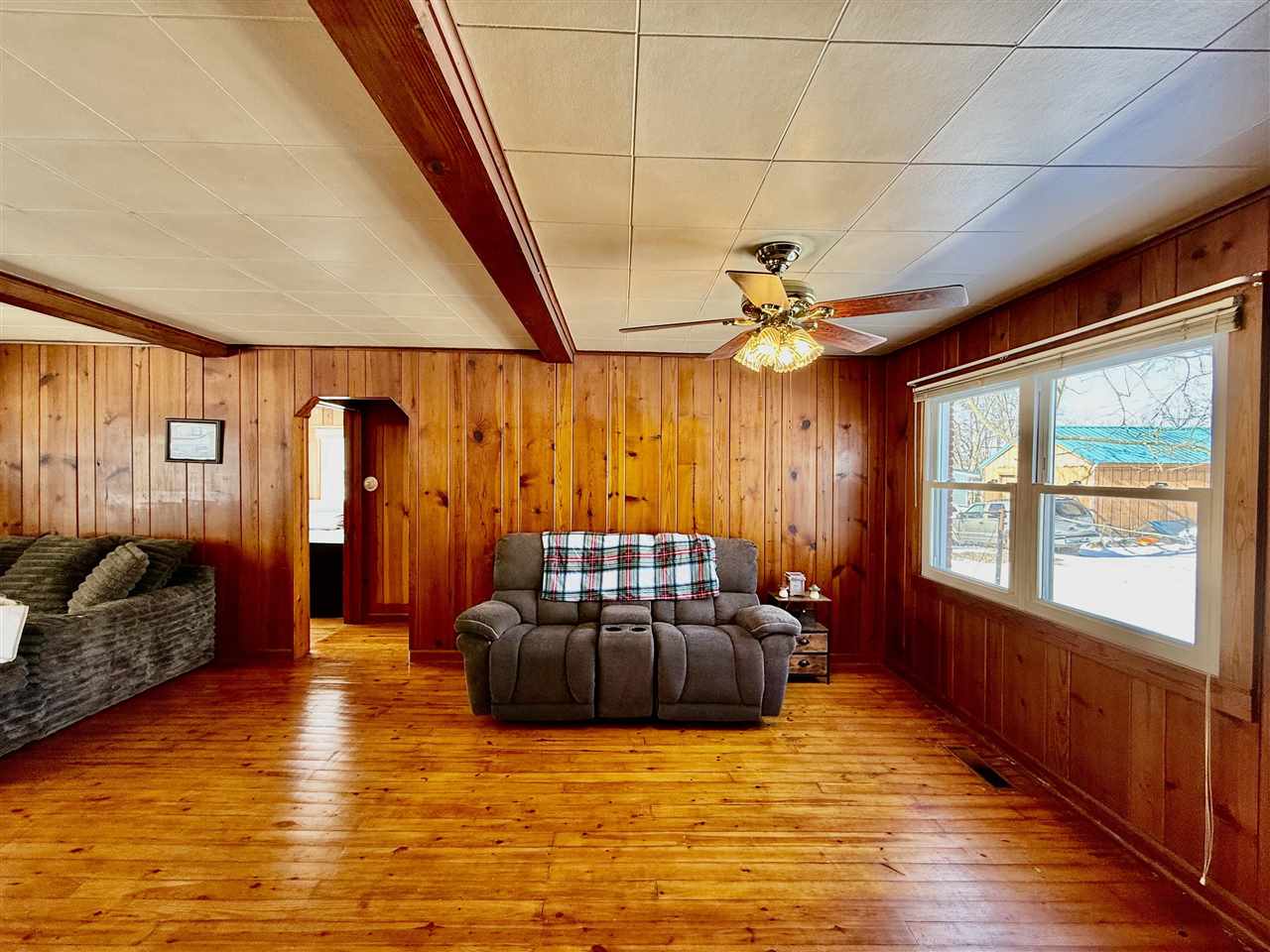 Sullivan, Indiana 47882, United States, 2 Bedrooms Bedrooms, ,1 BathroomBathrooms,Residential,Pending,77477