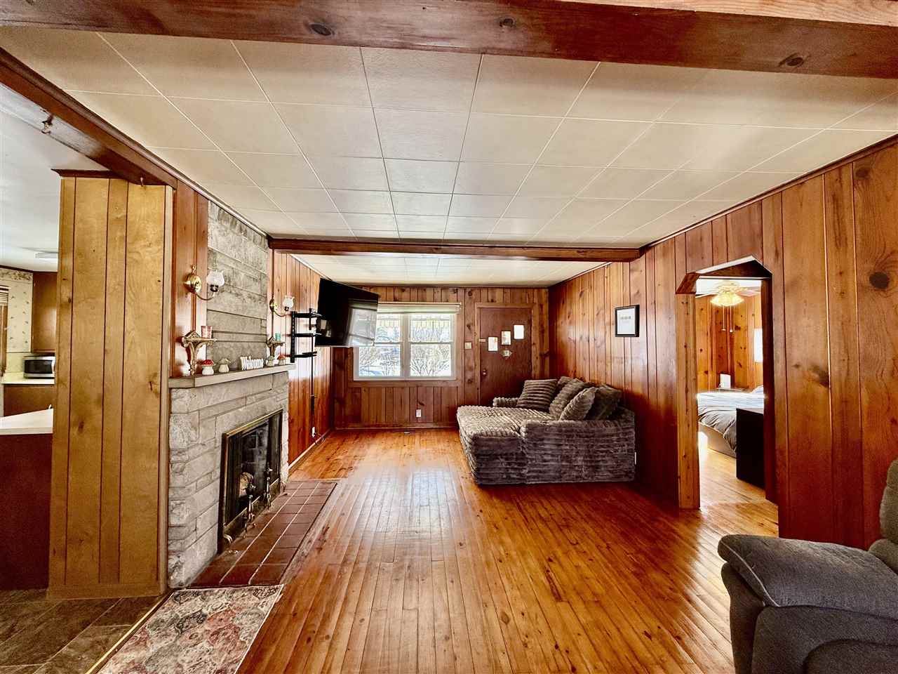 Sullivan, Indiana 47882, United States, 2 Bedrooms Bedrooms, ,1 BathroomBathrooms,Residential,Pending,77477