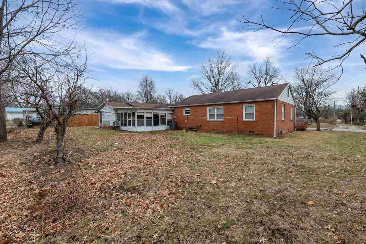 Sullivan, Indiana 47882, United States, 2 Bedrooms Bedrooms, ,1 BathroomBathrooms,Residential,Pending,77477