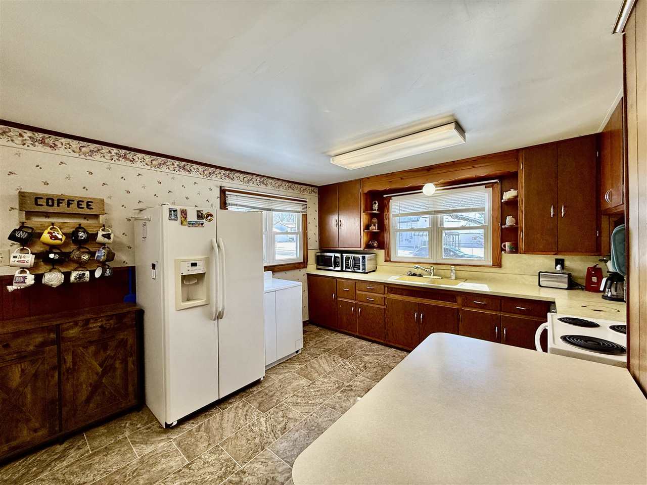 Sullivan, Indiana 47882, United States, 2 Bedrooms Bedrooms, ,1 BathroomBathrooms,Residential,Pending,77477