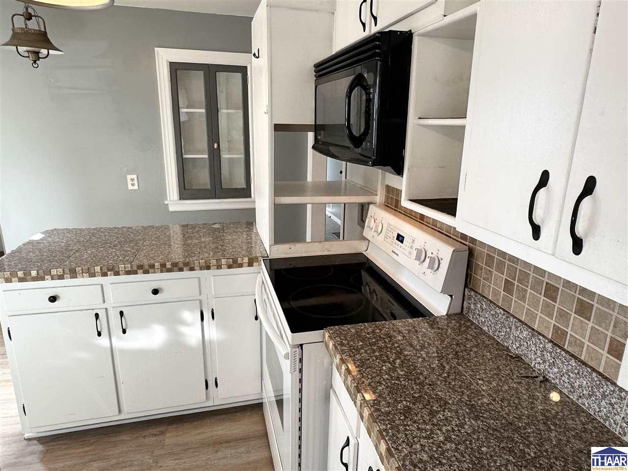 Terre Haute, Indiana 47803, United States, 2 Bedrooms Bedrooms, ,2 BathroomsBathrooms,Residential,Pending,245175