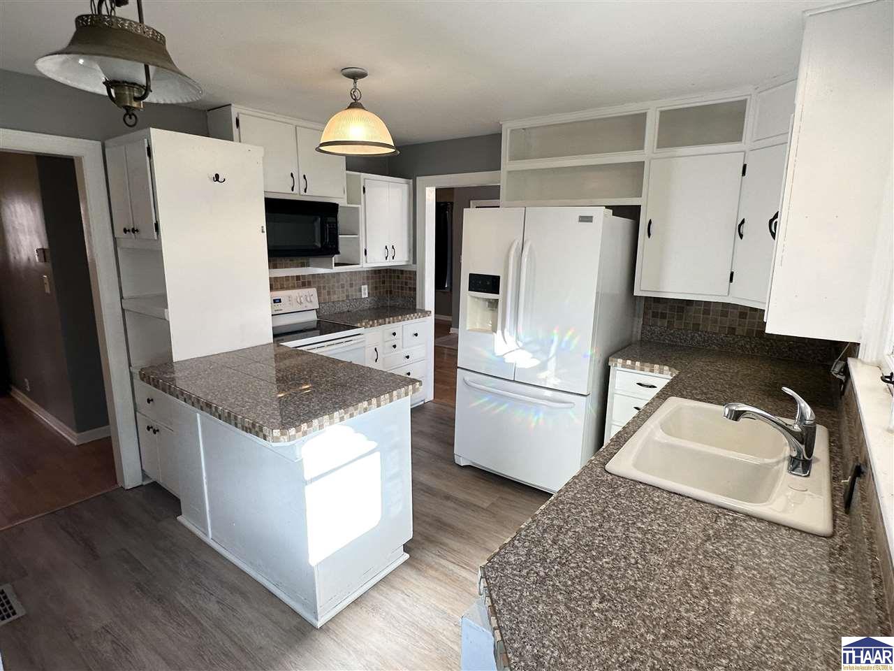 Terre Haute, Indiana 47803, United States, 2 Bedrooms Bedrooms, ,2 BathroomsBathrooms,Residential,Pending,245175