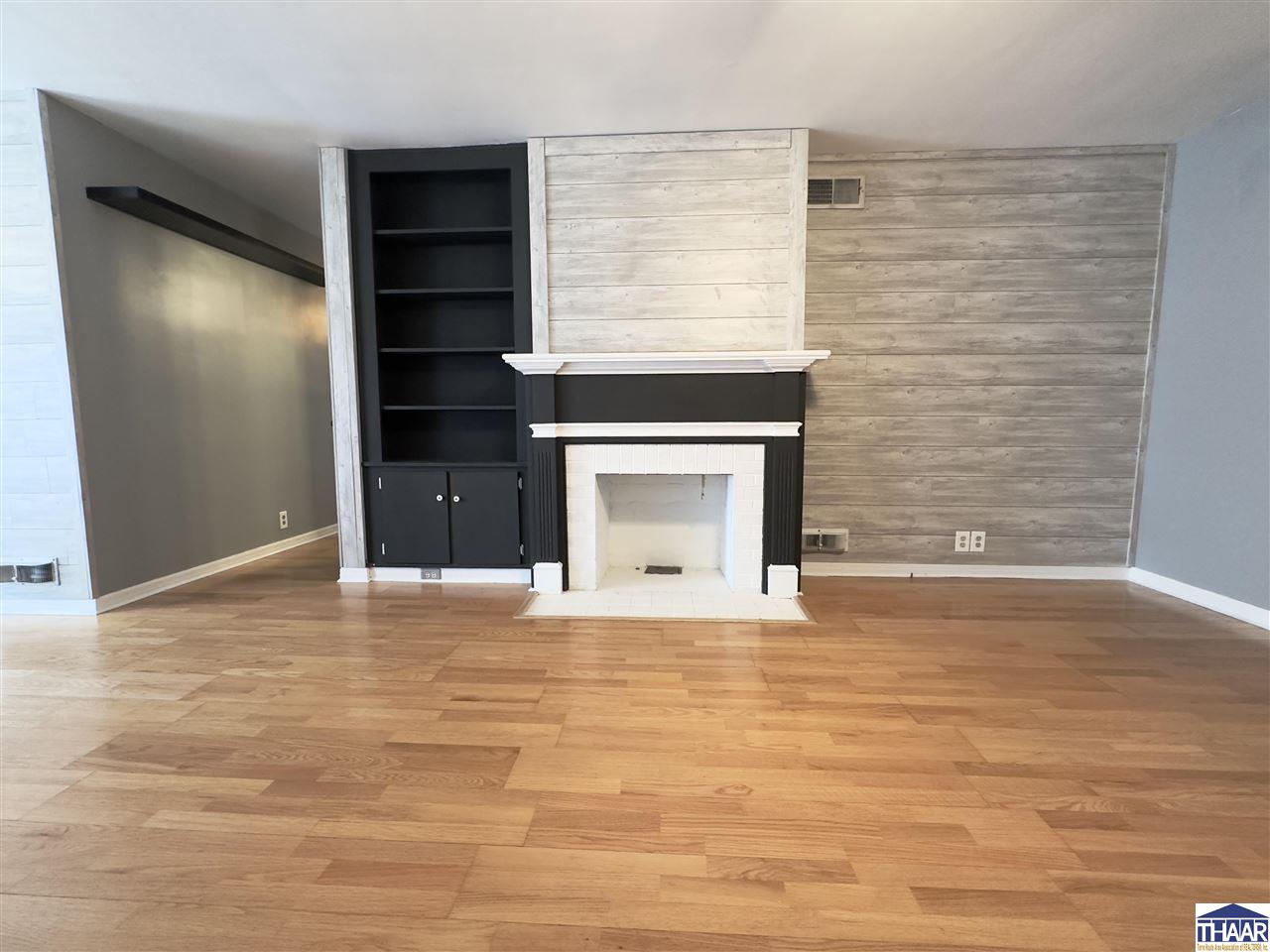 Terre Haute, Indiana 47803, United States, 2 Bedrooms Bedrooms, ,2 BathroomsBathrooms,Residential,Pending,245175