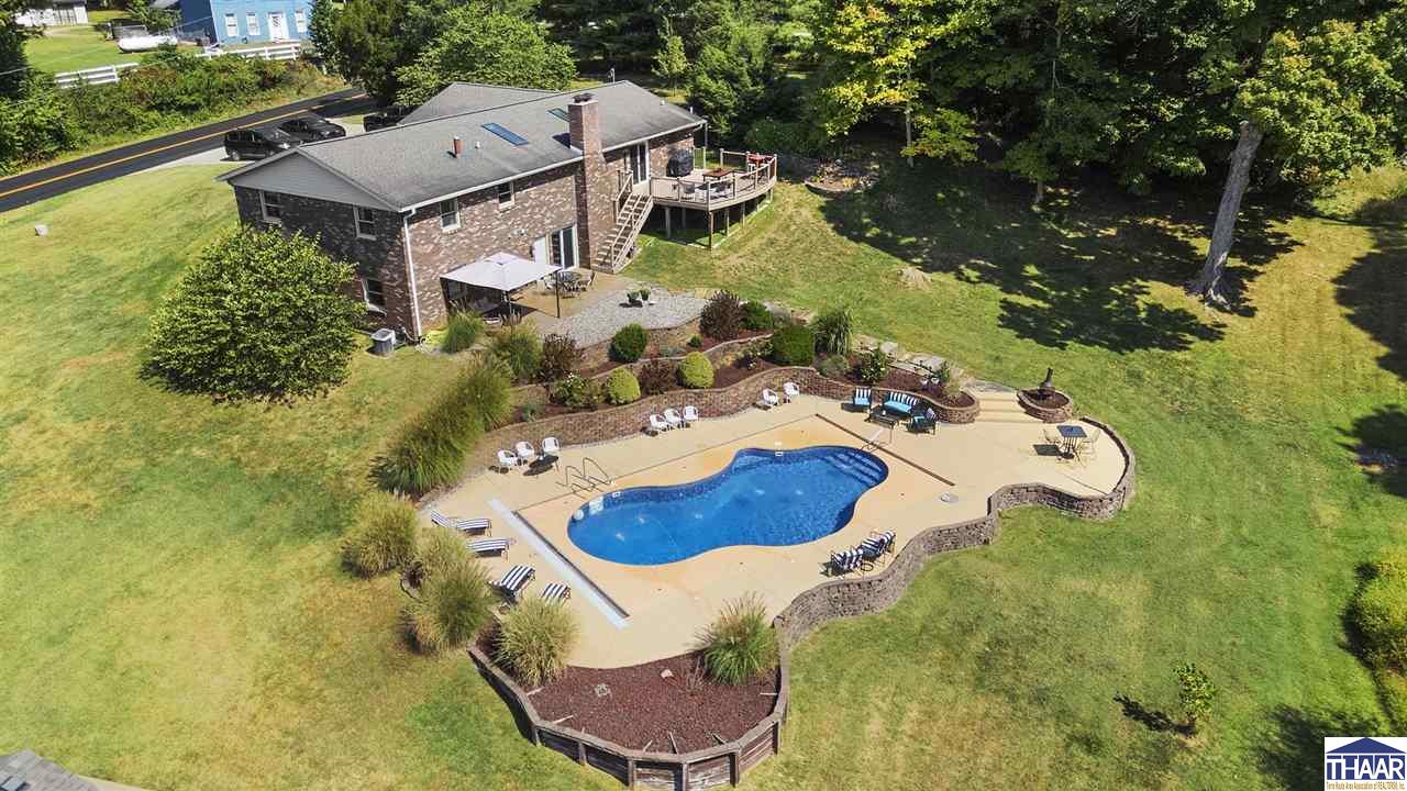 Terre Haute, Indiana 47803, United States, 4 Bedrooms Bedrooms, ,3 BathroomsBathrooms,Residential,Pending,211461