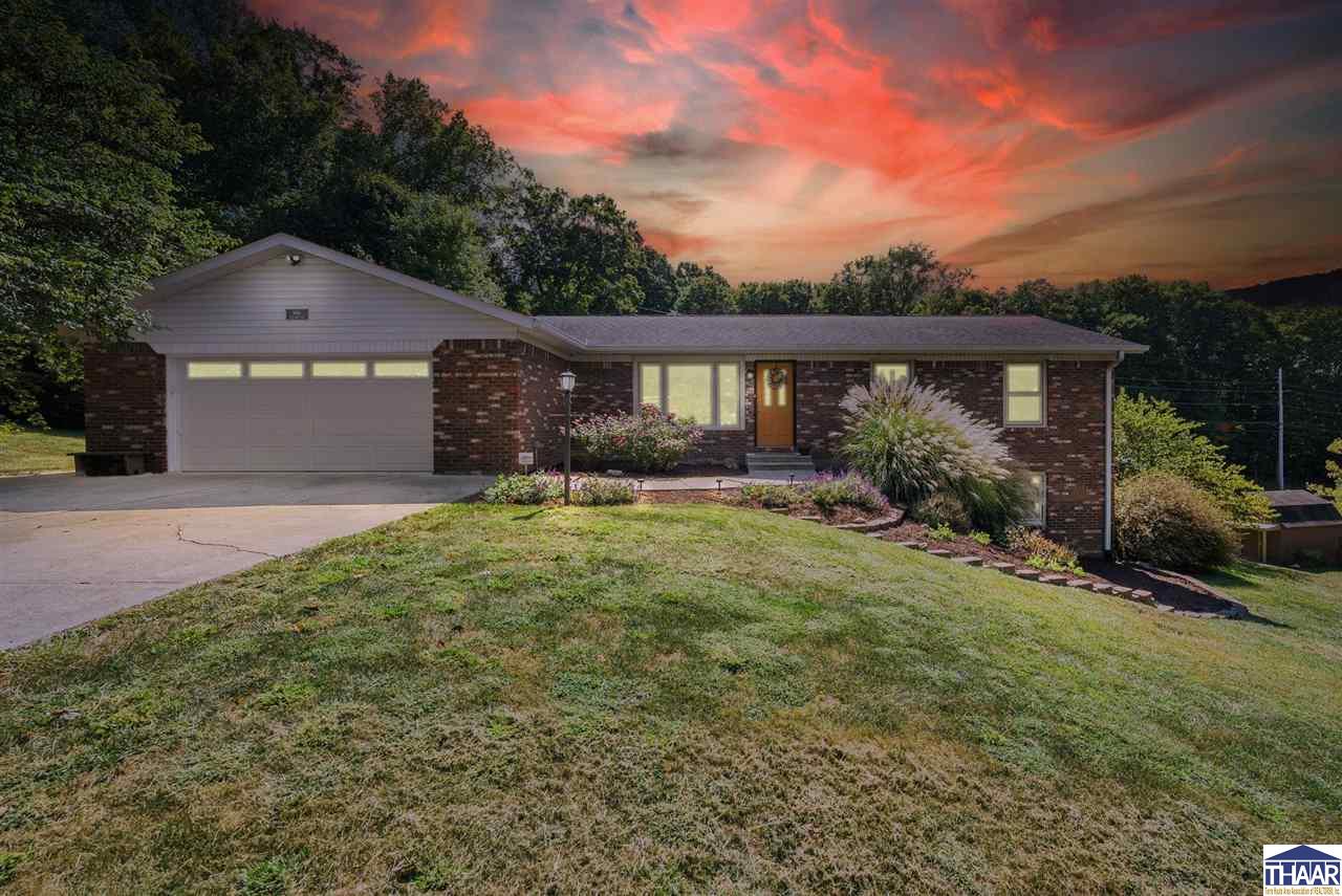 Terre Haute, Indiana 47803, United States, 4 Bedrooms Bedrooms, ,3 BathroomsBathrooms,Residential,Pending,211461