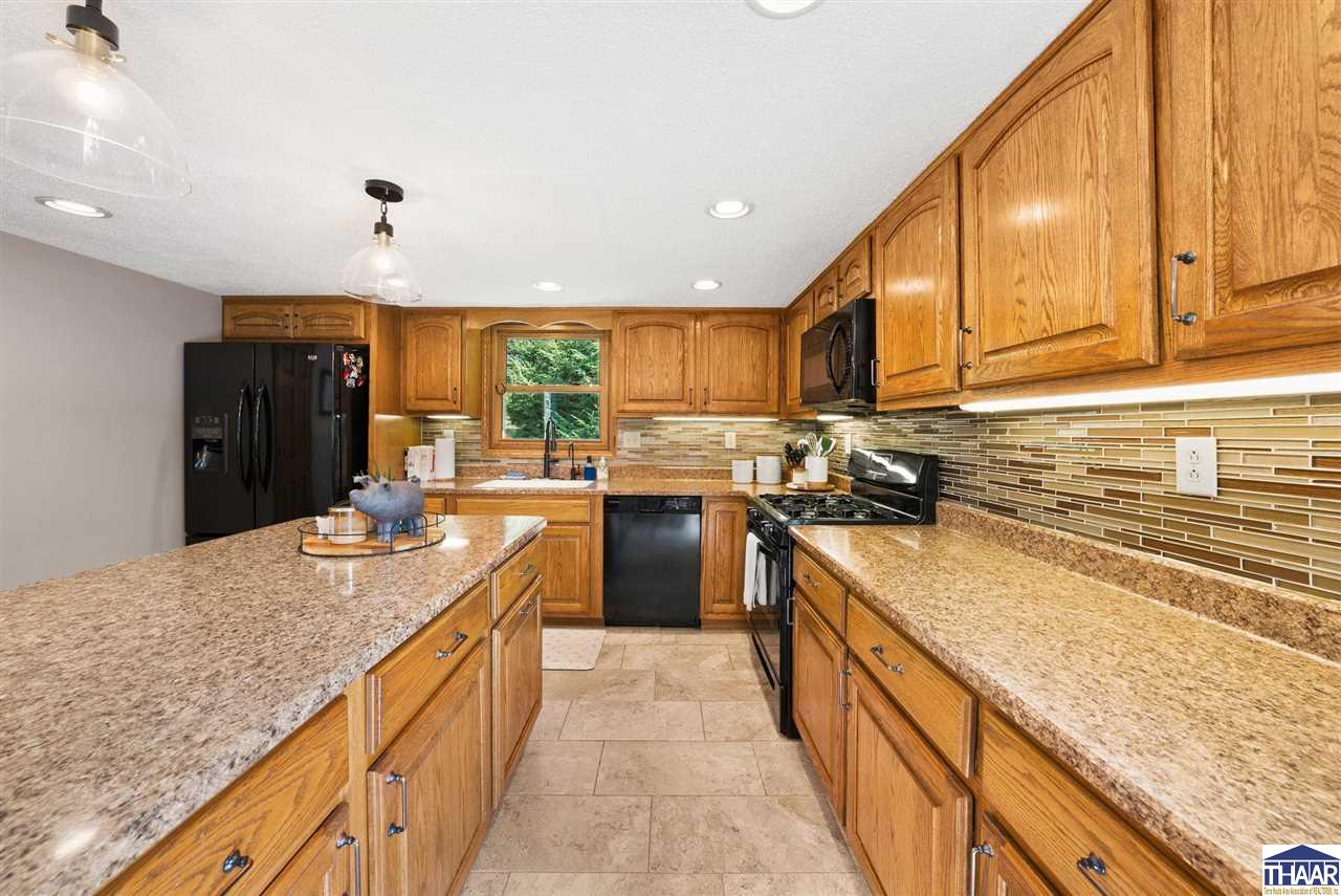 Terre Haute, Indiana 47803, United States, 4 Bedrooms Bedrooms, ,3 BathroomsBathrooms,Residential,Pending,211461