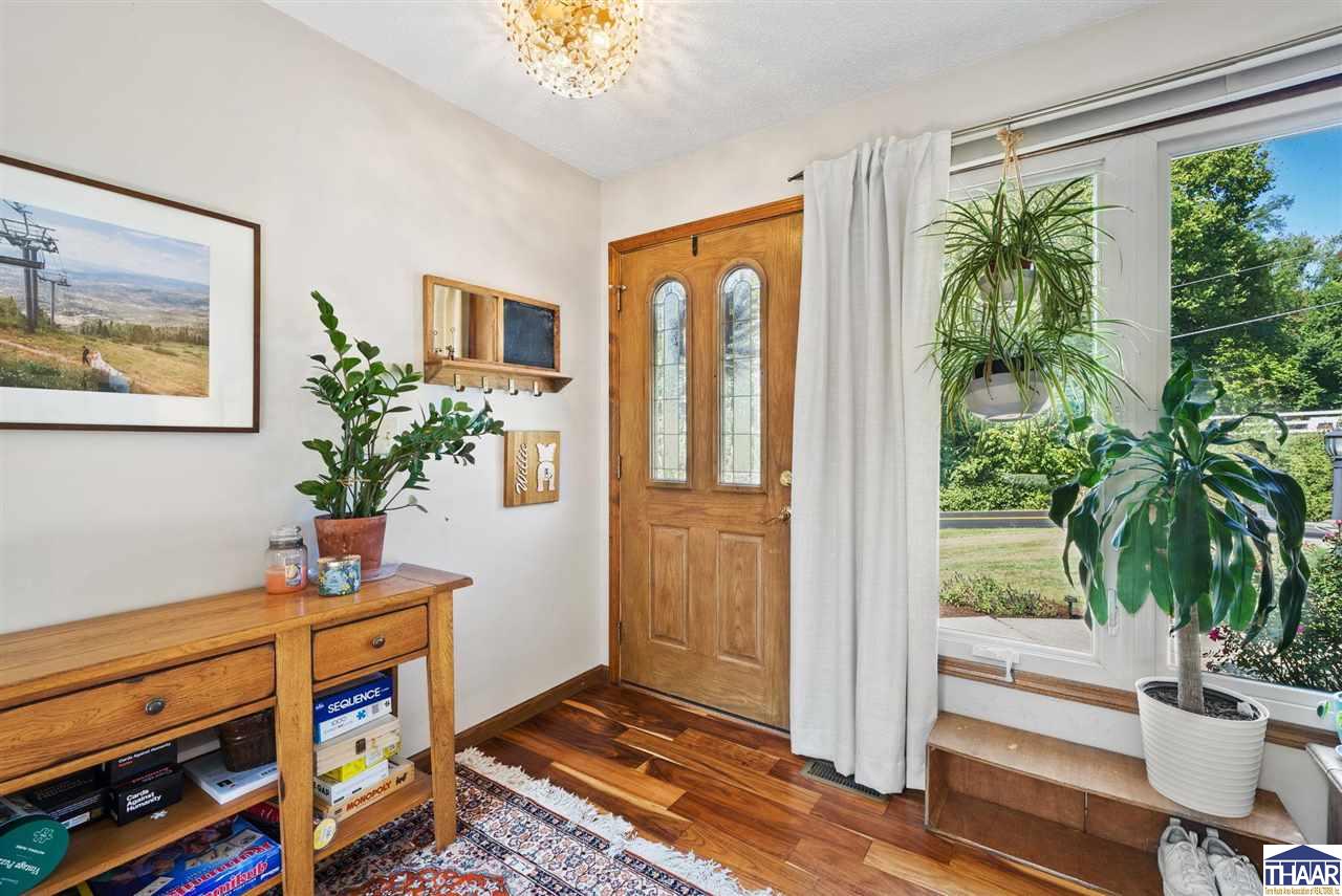 Terre Haute, Indiana 47803, United States, 4 Bedrooms Bedrooms, ,3 BathroomsBathrooms,Residential,Pending,211461