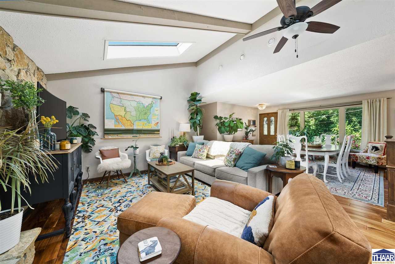 Terre Haute, Indiana 47803, United States, 4 Bedrooms Bedrooms, ,3 BathroomsBathrooms,Residential,Pending,211461