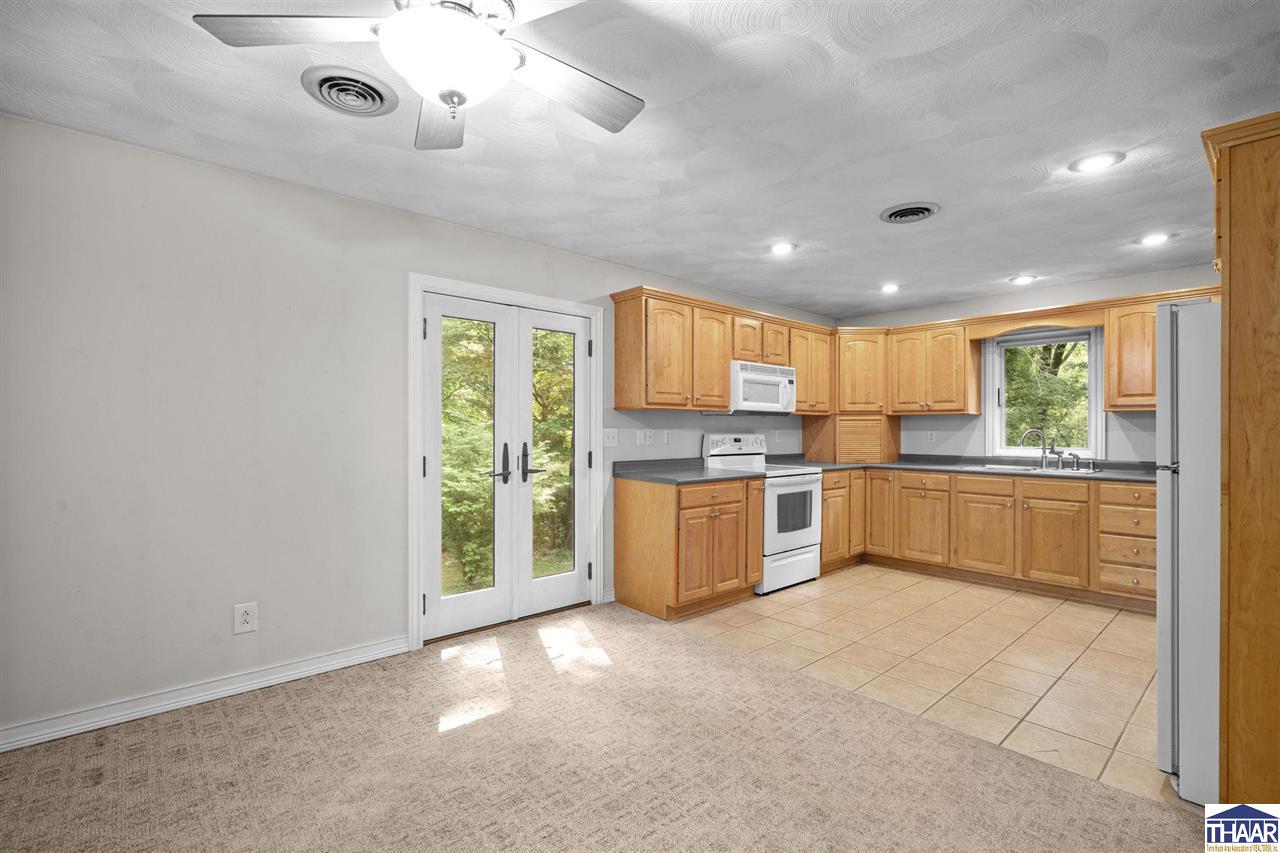 Terre Haute, Indiana 47802, United States, 3 Bedrooms Bedrooms, ,2 BathroomsBathrooms,Residential,Pending,145136