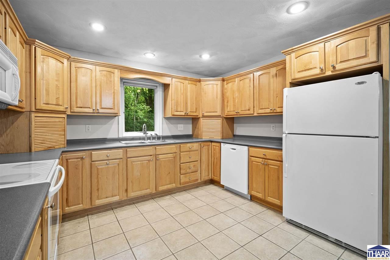 Terre Haute, Indiana 47802, United States, 3 Bedrooms Bedrooms, ,2 BathroomsBathrooms,Residential,Pending,145136