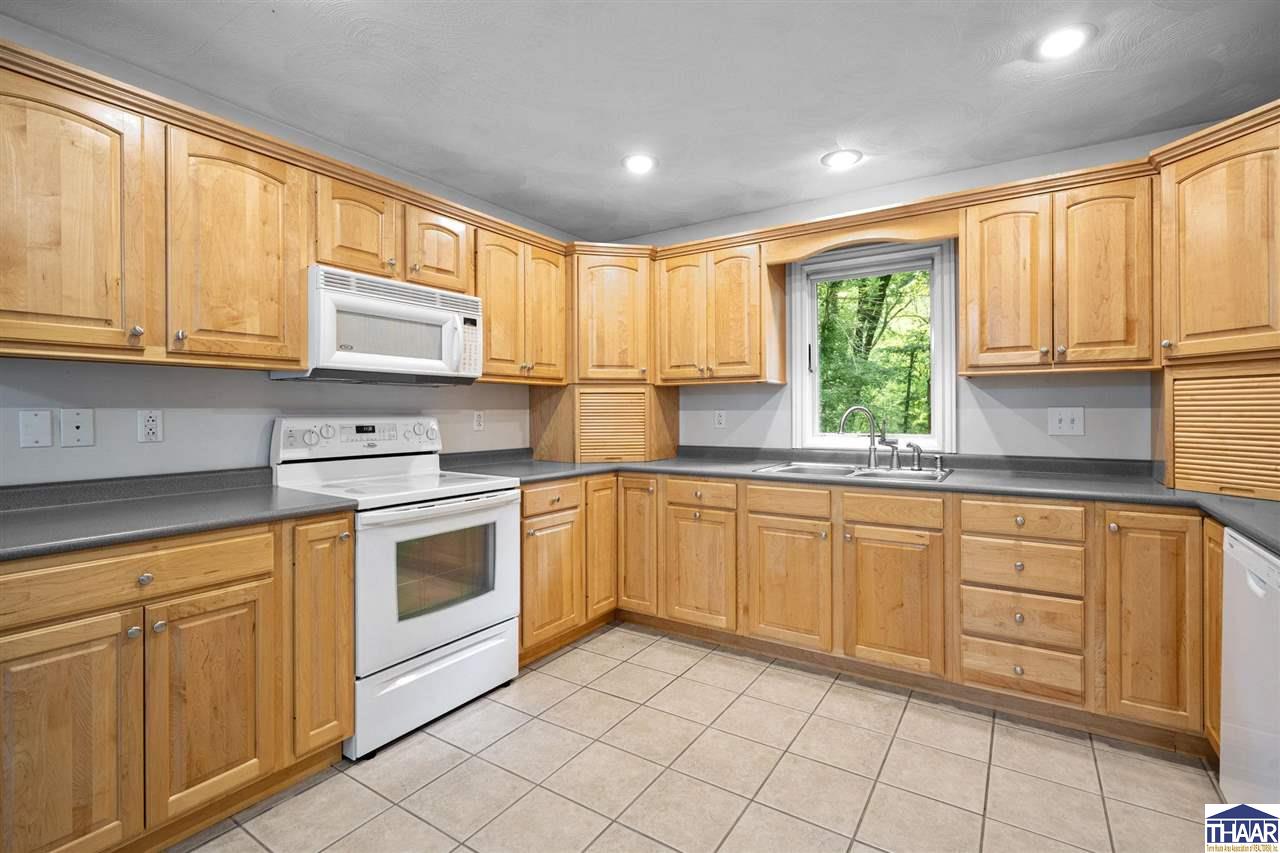 Terre Haute, Indiana 47802, United States, 3 Bedrooms Bedrooms, ,2 BathroomsBathrooms,Residential,Pending,145136