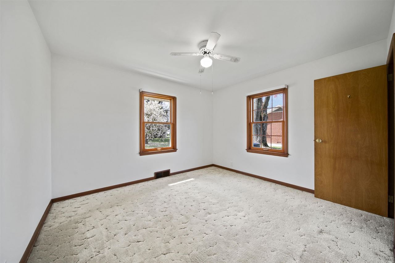 Terre Haute, Indiana 47803, United States, 3 Bedrooms Bedrooms, ,2 BathroomsBathrooms,Residential,Pending,104269