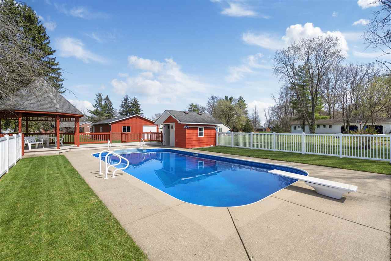 Terre Haute, Indiana 47803, United States, 3 Bedrooms Bedrooms, ,2 BathroomsBathrooms,Residential,Pending,104269