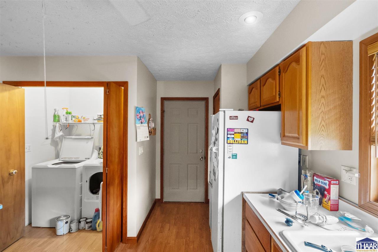 Sullivan, Indiana 47882, United States, 3 Bedrooms Bedrooms, ,2 BathroomsBathrooms,Residential,Pending,117301