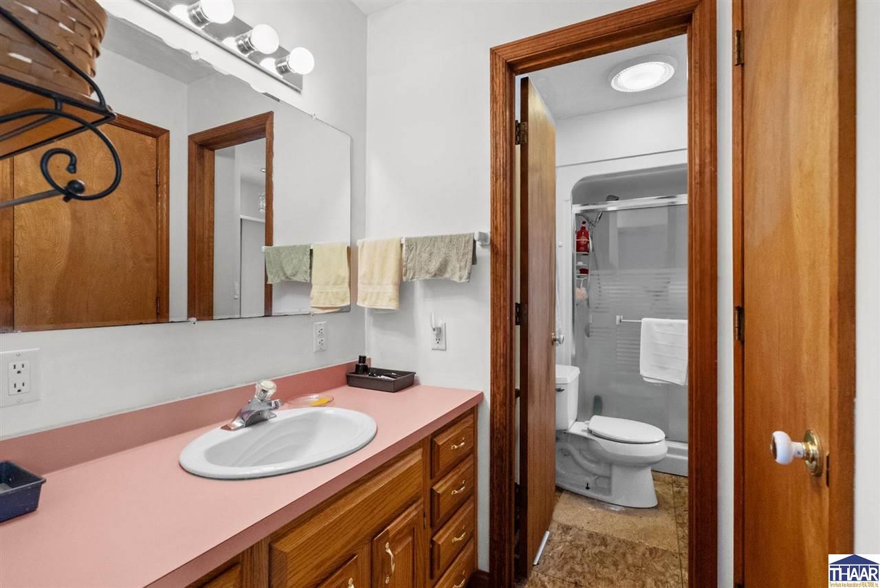 Sullivan, Indiana 47882, United States, 3 Bedrooms Bedrooms, ,2 BathroomsBathrooms,Residential,Pending,117301