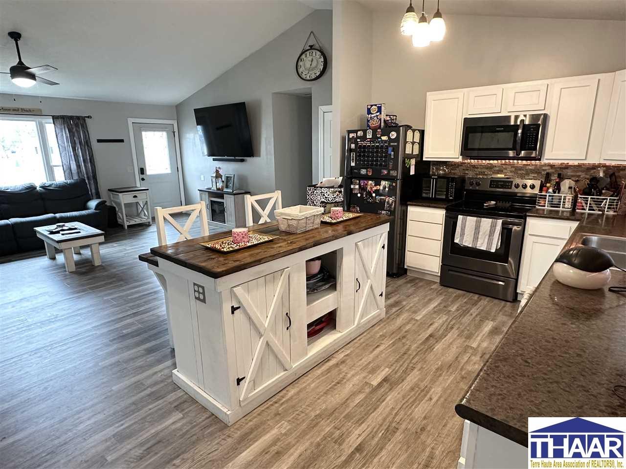 Terre Haute, Indiana 47805, United States, 3 Bedrooms Bedrooms, ,2 BathroomsBathrooms,Residential,Pending,26660