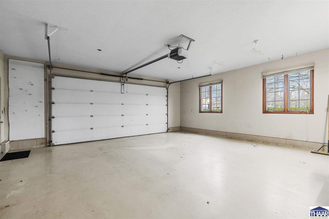 Terre Haute, Indiana 47803, United States, 4 Bedrooms Bedrooms, ,3 BathroomsBathrooms,Residential,Pending,93906