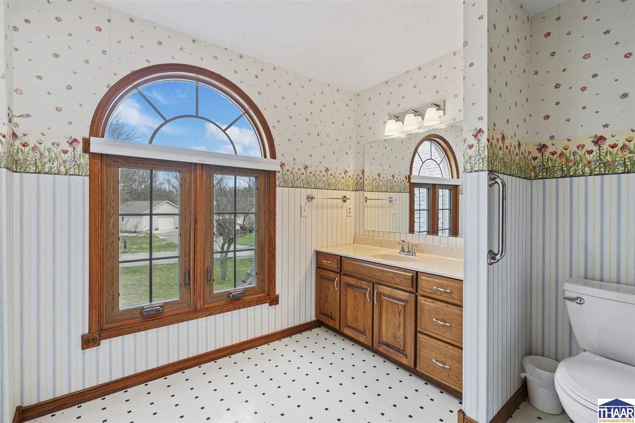 Terre Haute, Indiana 47803, United States, 4 Bedrooms Bedrooms, ,3 BathroomsBathrooms,Residential,Pending,93906