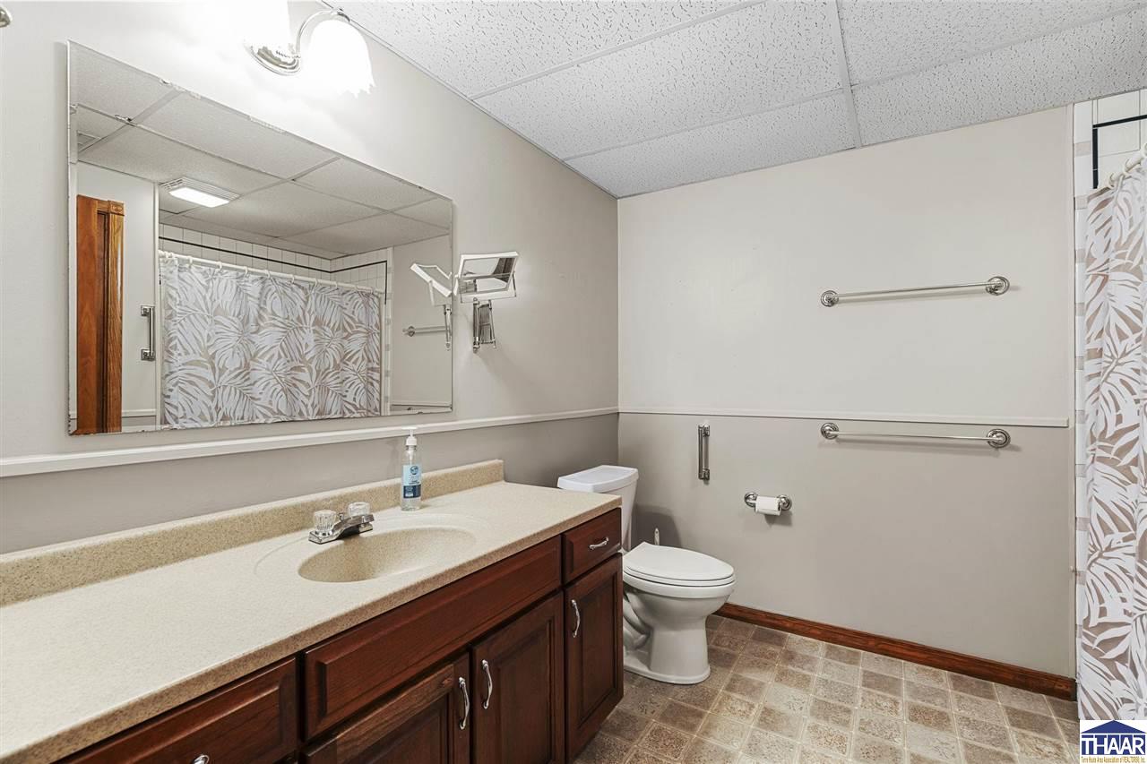 Terre Haute, Indiana 47803, United States, 4 Bedrooms Bedrooms, ,3 BathroomsBathrooms,Residential,Pending,93906