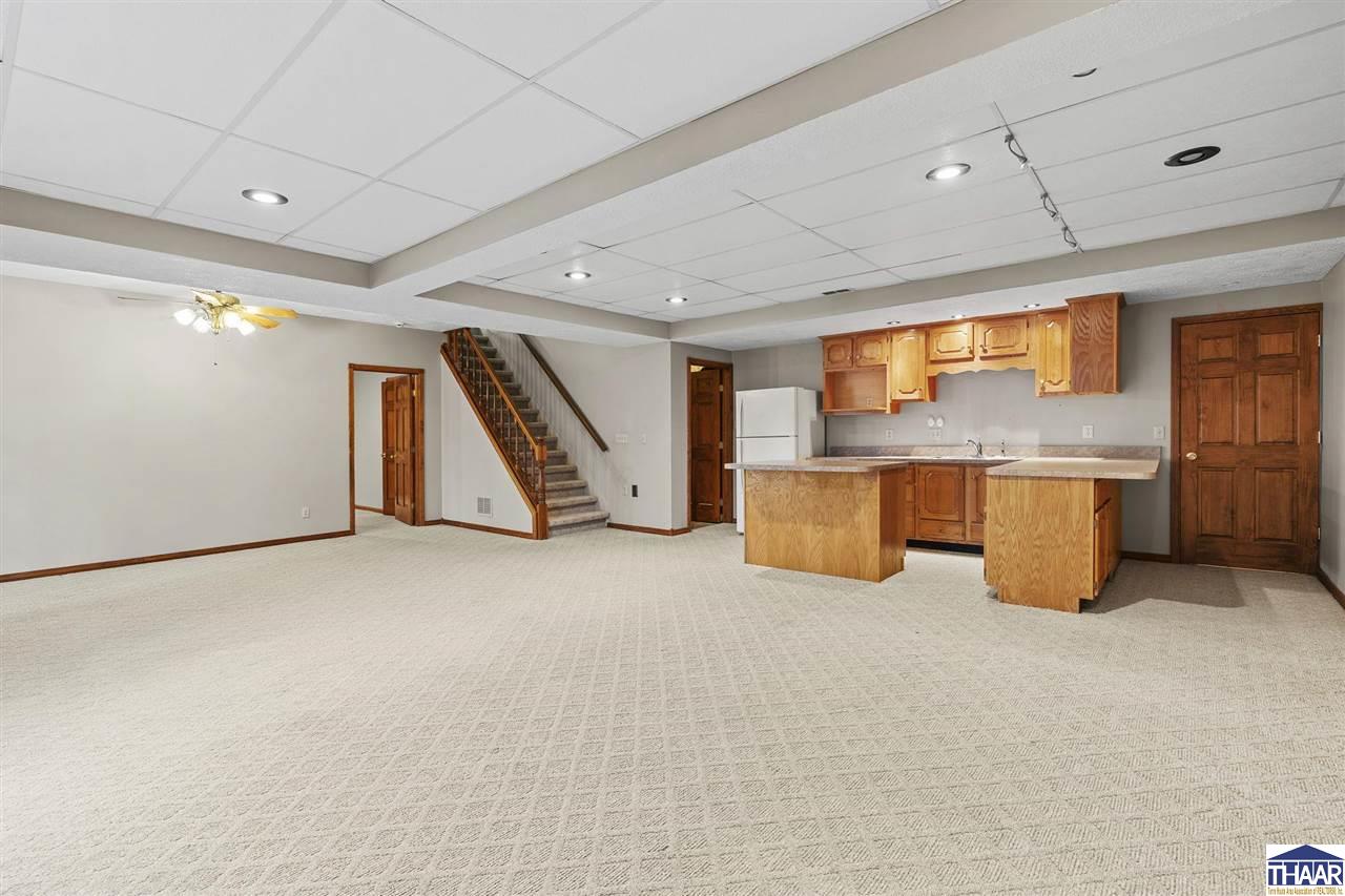 Terre Haute, Indiana 47803, United States, 4 Bedrooms Bedrooms, ,3 BathroomsBathrooms,Residential,Pending,93906