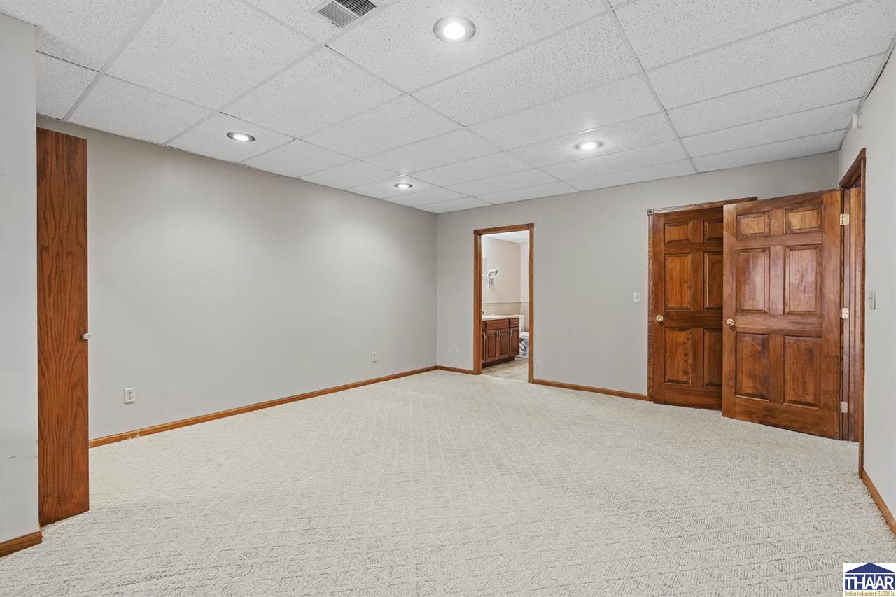 Terre Haute, Indiana 47803, United States, 4 Bedrooms Bedrooms, ,3 BathroomsBathrooms,Residential,Pending,93906