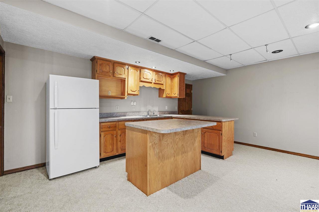 Terre Haute, Indiana 47803, United States, 4 Bedrooms Bedrooms, ,3 BathroomsBathrooms,Residential,Pending,93906