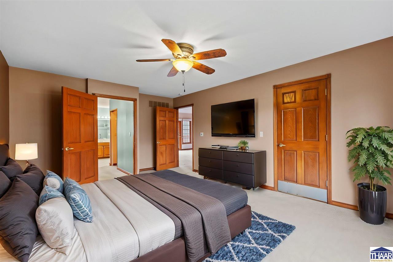 Terre Haute, Indiana 47803, United States, 4 Bedrooms Bedrooms, ,3 BathroomsBathrooms,Residential,Pending,93906